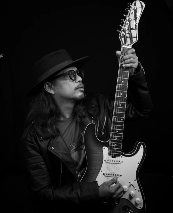 Gugun Blues Shelter meluncurkan album Akustik Live Unplugged.