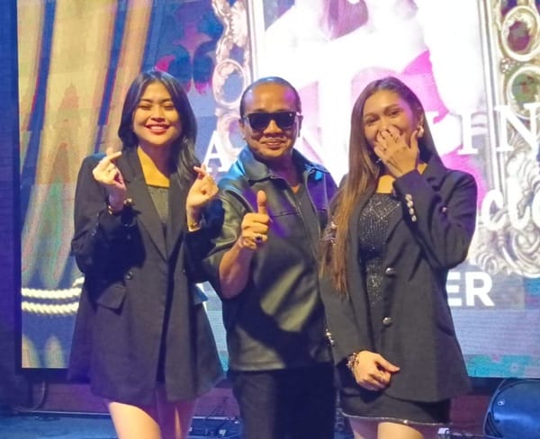 Duo vokal New Sister digawangi Ovi Kirana dan Givri Ta