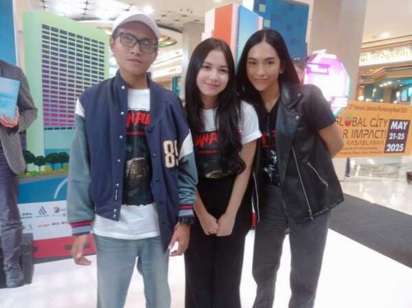 Pemain dan sutradara film Jalan Pulang di acara Jakarta Marketing Week (JakMW) 2025 di Grand Atrium Kota Kasablanka (Kokas), Jakarta, Sabtu (25/5/2025).