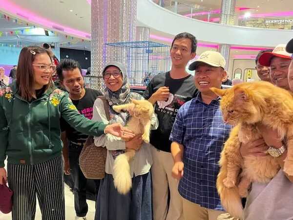Wali Kota Depok Supian Suri di pembukaan event Happy Catz Show di Pesona Square, Kota Depok, Jawa Barat, Jumat (27/6/2025). (Foto - Berita.depok.go.id)
