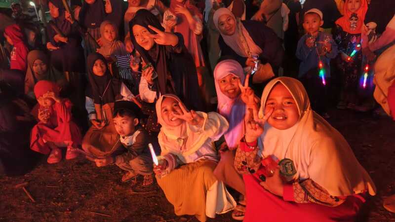 Santri Madrasah Al-Ikhwan gembira menyambut Tahun Baru Islam 1447 Hijriah.