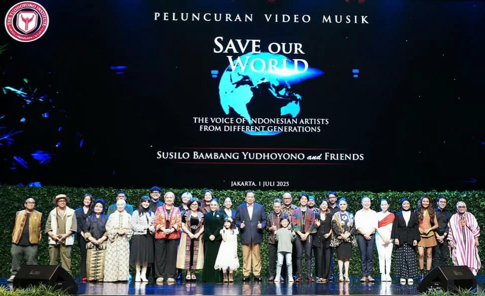 Presiden ke-6 Republik Indonesia Susilo Bambang Yudhoyono (SBY) saat peluncuran video musik "Save Our World" di Jakarta, Selasa (1/7/2025). (@agusyudhoyono)