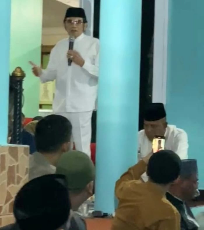 Rhoma Irama saat menghadiri tahlilan hari ketiga almarhumah Yunita Ababil berpulang.