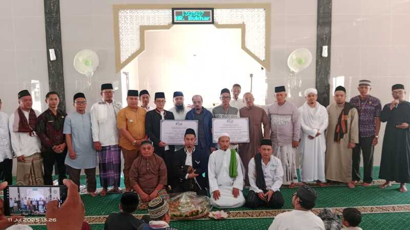 Jajaran pengurus DKM Rahadatul Ummah bersama al-Manaroh Foundation Yaman.
