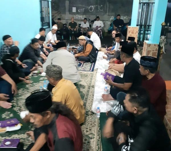 Acara takziah almarhumah penyanyi dangdut Yunita Ababil dan suaminya, almarhum Aliq Ababil, Minggu (24/8/2025).