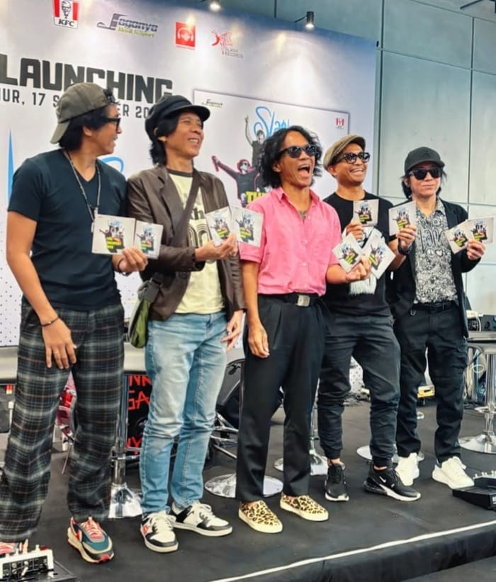 Grup band Slank saat meluncurkan album bertajuk Slank-The Greatest Hits Live di KFC Kemang Timur, Jakarta Selatan, Rabu (17/9/2025). (Foto - @slankdotcom)