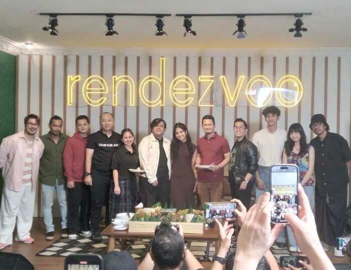 Jumpa pers peluncuran single kedua Dinda Putri bertajuk Berlalu di Rendezvoo Coffee & Eatery, Cipete Utara, Kebayoran Baru, Jakarta Selatan, Jumat (19/10/2025). (Foto - Istimewa)
