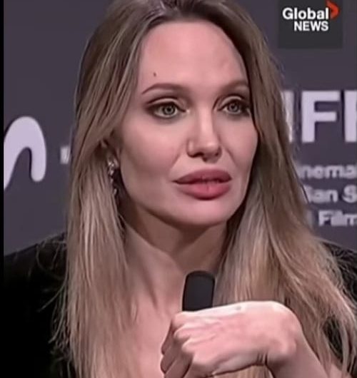 Angelina Jolie saat konferensi pers di Festival Film San Sebastian, Spanyol, Minggu malam (21/9/2025). (Foto - Global News)