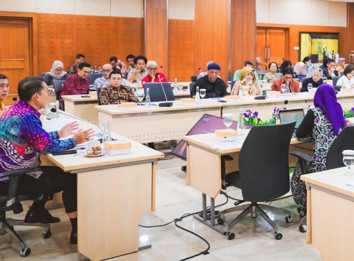 Menteri Kebudayaan, Fadli Zon, memimpin langsung Rapat Persiapan Tim Penilai Penghargaan Menteri dalam rangka Anugerah Kebudayaan Indonesia 2025 di Kementerian Kebudayaan, Jakarta, Selasa (23/9/2025).