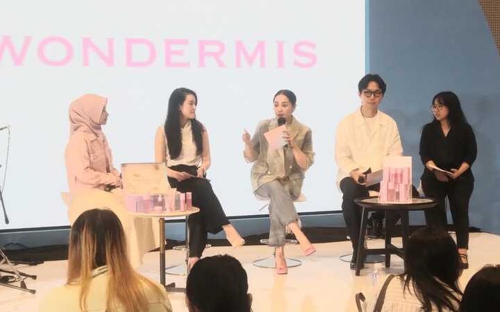 Brand Skincare Lokal Wondermis menggelar acara Exclusive Mini Talkshow bertajuk “When Korean Innovation Meets Local Beauty” di event Beautysity 2025 di di City Hall, Pondok Indah Mall 3, Jakarta Selatan, Kamis (25/9/2025).