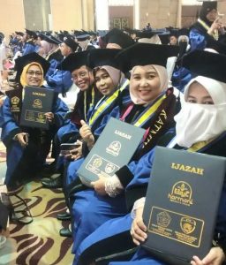 Wisuda Sekolah Tinggi Ilmu Tarbiyah (STIT) di Auditorium Harris Hotel Conventions Festival Citylink, Bandung, Jawa Barat, Selasa (7/10/2025).