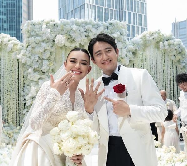 Amanda Manopo dan Kenny Austin resmi menikah pada Jumat (10/10/2025). (Foto - @amandamanopo)