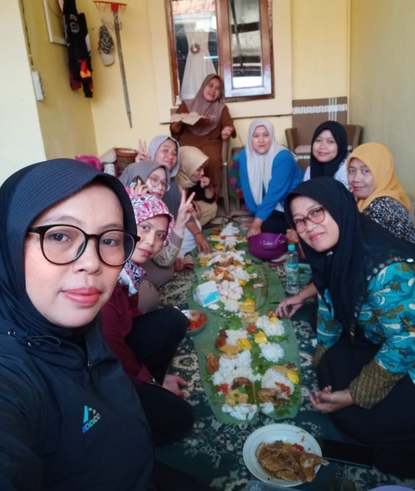 Macan Ternak alias Mama-Mama Cantik Antar Jemput Anak. (Foto - Istimewa)