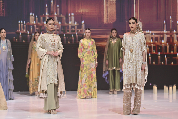 Koleksi Raya bertema Purissma dari Ivan Gunawan Deluxe di ajang Garis Poetih Raya Festival 2026 yang berlangsung di City Hall, Pondok Indah Mall, Jakarta Selatan, Kamis (29/1/2026).