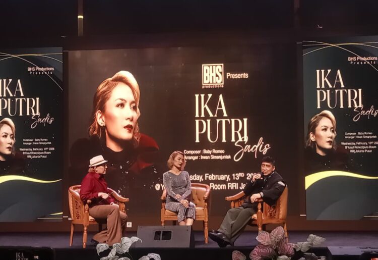 Ika Putri saat jumpa pers peluncuran single terbarunya bertajuk Sadia di Auditorium RRI Jakarta, Jumat (13/2/2026). (Foto - @ikaputrikaputri)