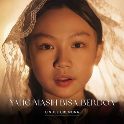 Penyanyi cilik Lindee Cremona merilis single berjudul Yang Masih Bisa Berdoa.