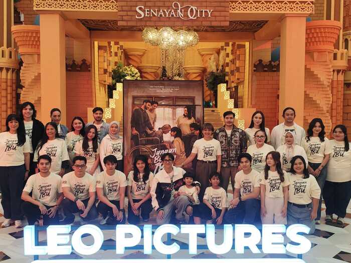 Peluncuran teaser poster film Jangan Buang Ibu, produksi Leo Pictures, di Main Atrium Senayan City, Senayan, Jakarta Pusat, Jumat (13/3/2026). (Foto - Irul Gaya)