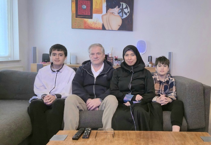 Rayhan Cornelis Vandennoort saat momen Lebaran di Belanda. (Foto - Dok. Pribadi)