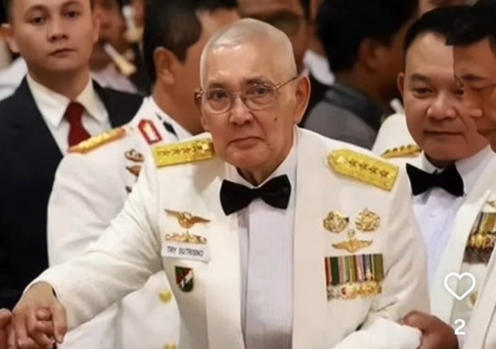 Wakil Presiden ke-6 Republik Indonesia Try Sutrisno meninggal dunia.