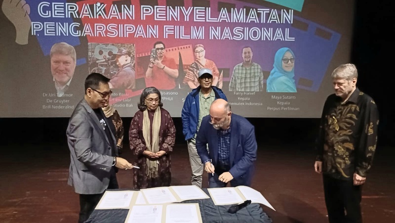 Penandatanganan nota kesepahaman Gerakan Penyelamatan Pengarsipan Film Nasional di Gedung Pusat Perfilman H. Usmar Ismail, Jakarta, Kamis (16/4/2026). (Foto - Muller)
