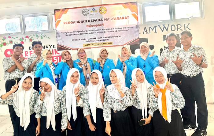 Mahasiswa Program Magister Manajemen Pendidikan Universitas Pamulang melaksanakan kegiatan Pengabdian kepada Masyarakat (PKM) di SMK Darussalam 2 Pamulang, Tangerang Selatan pada 7 Mei 2026. (Foto - Syifa)
