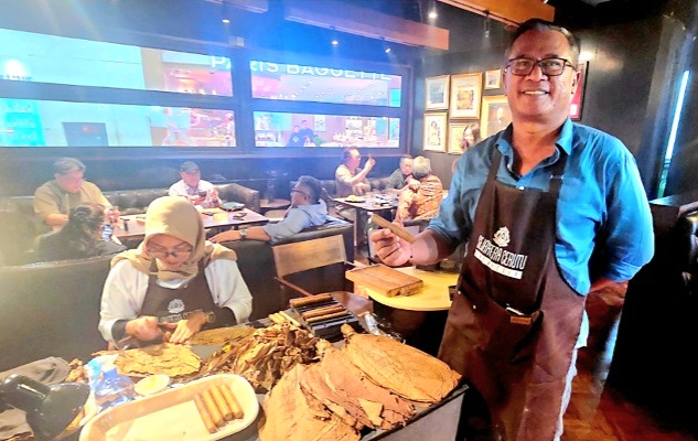 Founder Sultan Cigar Indonesia, Frederiko Ratu Kedang alias Om Fred. (Foto - Istimewa)