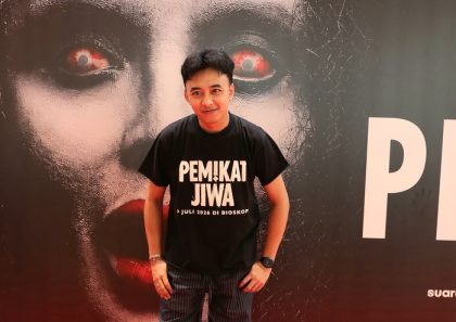 Aktor sekaligus komika Fajar Nugra saat ditemui di acara jumpa pers gala premiere film Pemikat Jiwa di XXI Epicentrum, Kuningan, Jakarta Selatan, Selasa (30/6/2026). (Foto - Rezagrapher)