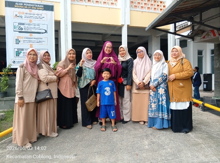 Dr. Maria Susana Yudianti, S.Pd, M.Pd. bersama Jemaahersama Mahasiswi STAI Sabili, Bandung, Jawa Barat.
