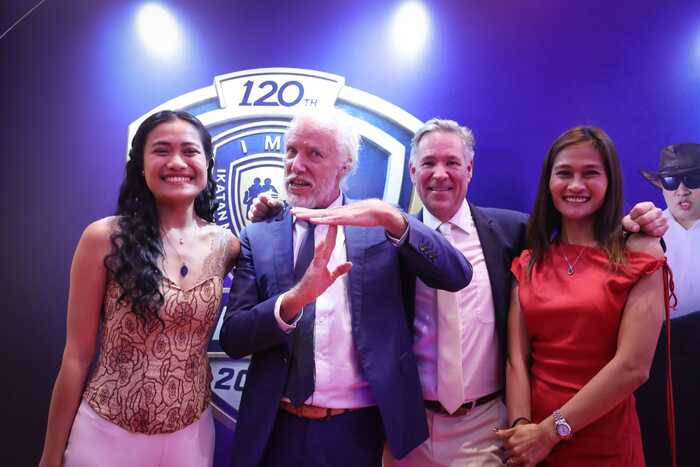 Andrew James, suami dari desainer Migi Rihasalay, bersama sineas Hollywood Tom Sebastian di acara Ikatan Motor Indonesia (IMI) Awards 2026 di The Tribrata Darmawangsa, Kebayoran Baru, Jakarta Selatan, Rabu (1/7/2026). (Foto Rezagrapher)