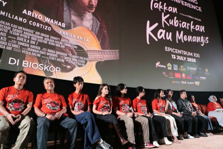 Jumpa pers film Takkan Kubiarkan Kau Menangis di
di XXI Epicentrum, Kuningan, Jakarta Selatan, Senin (13/7/2026). (Foto - Rezagrapher)