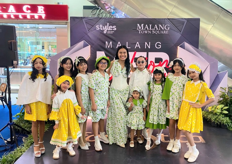 Desainer Migi Rihasalay saat meluncurkan brand busana anak Kinikita Kidswear di ajang Malang Fashion Runway 2026
yang berlangsung di Grand Hall Malang Town Square (Matos), kota Malang, Jawa Timur, pada 11 hingga 12 Juli 2026. (Foto - Rossa)