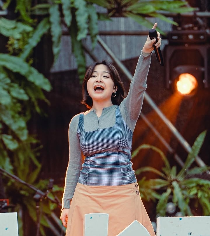 Bernadya akan menggelar konser bertajuk "Semoga Hanya di Mimpi Album Showcase". (Foto - @bernadyaribka)
